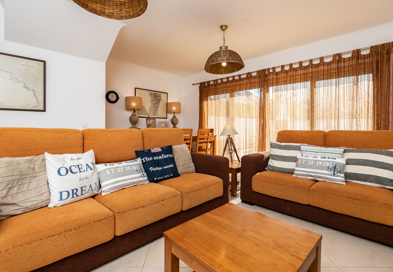 Casa adosada en Manta Rota - Villa de 3 dormitorios a 50 metros de la playa con patio por AlgarveManta (15V3)