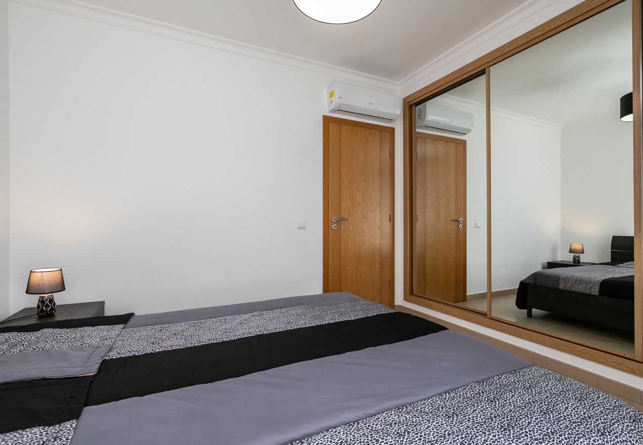 Casa adosada en Manta Rota - Villa de 3 dormitorios en condominio con piscina por AlgarveManta (3V3)