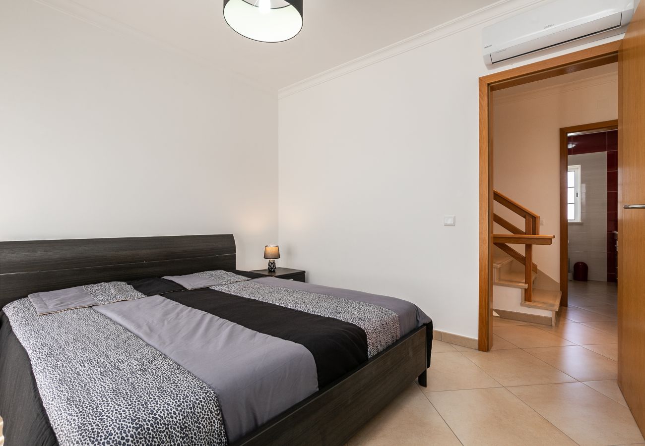 Casa adosada en Manta Rota - Villa de 3 dormitorios en condominio con piscina por AlgarveManta (3V3)