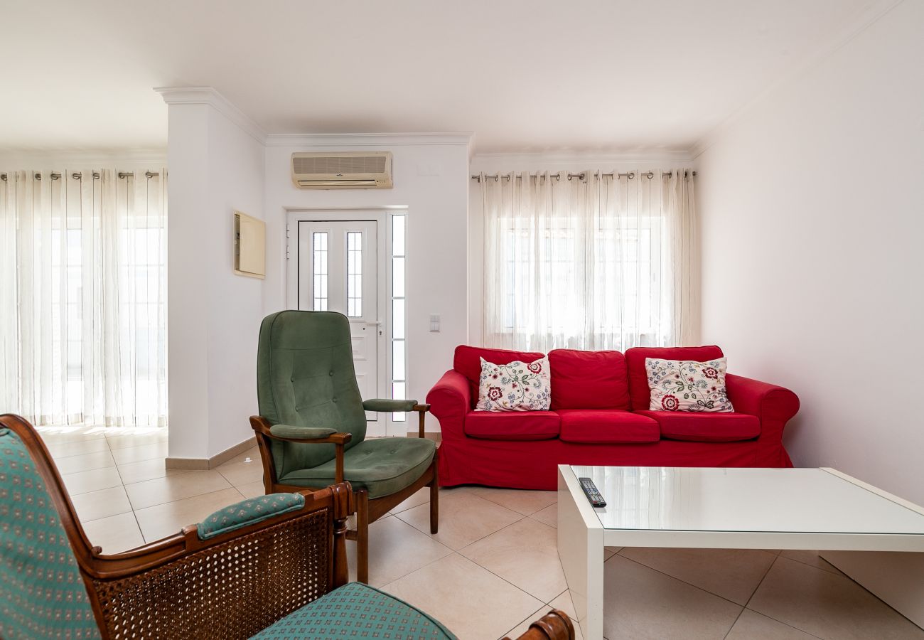 Casa adosada en Manta Rota - Villa de 3 dormitorios en condominio con piscina por AlgarveManta (3V3)