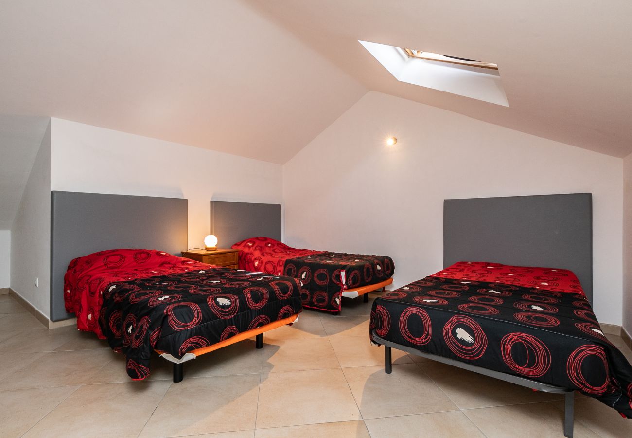 Casa adosada en Manta Rota - Villa de 3 dormitorios en condominio con piscina por AlgarveManta (3V3)