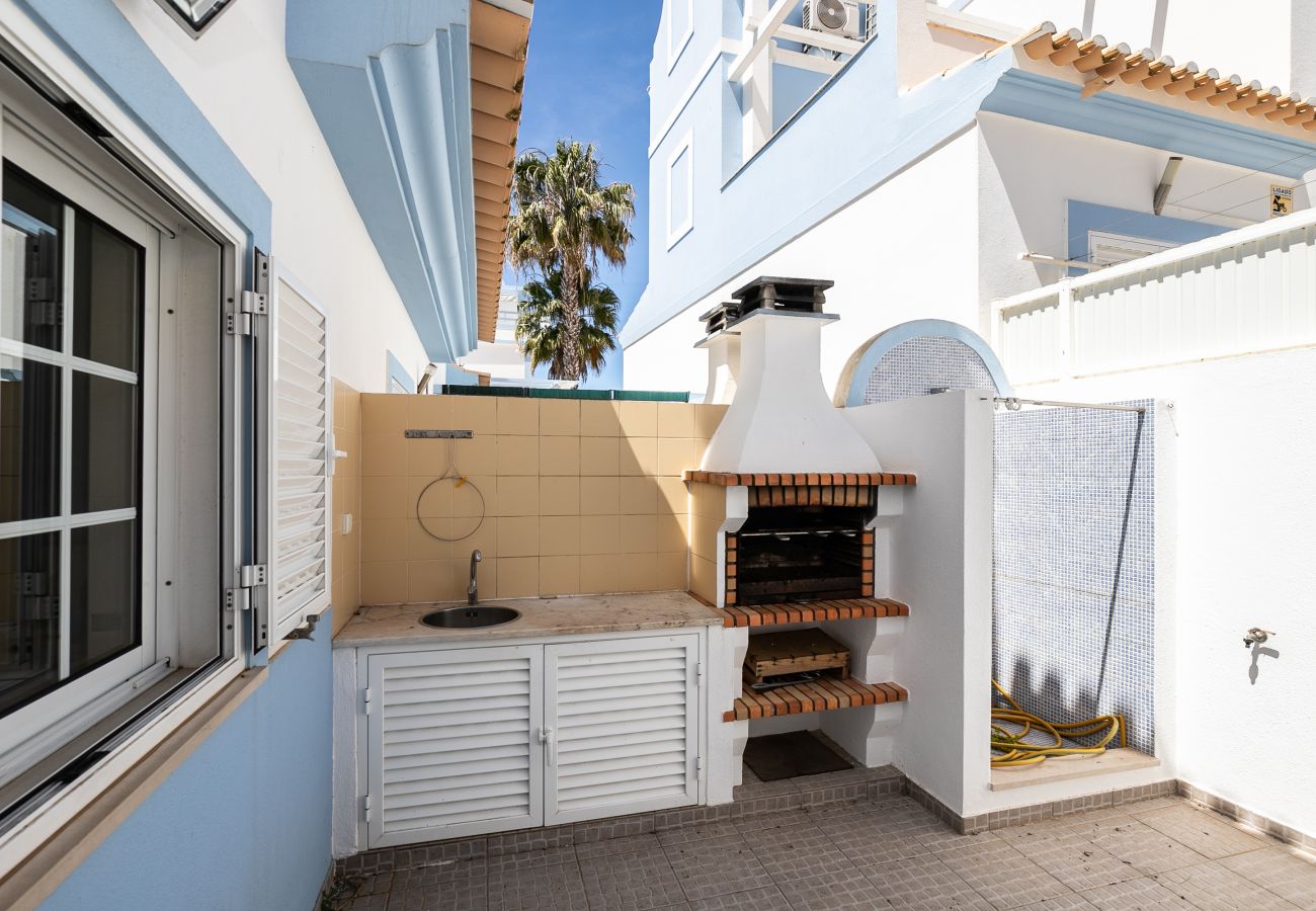 Casa adosada en Manta Rota - Villa de 3 dormitorios en condominio con piscina por AlgarveManta (3V3)