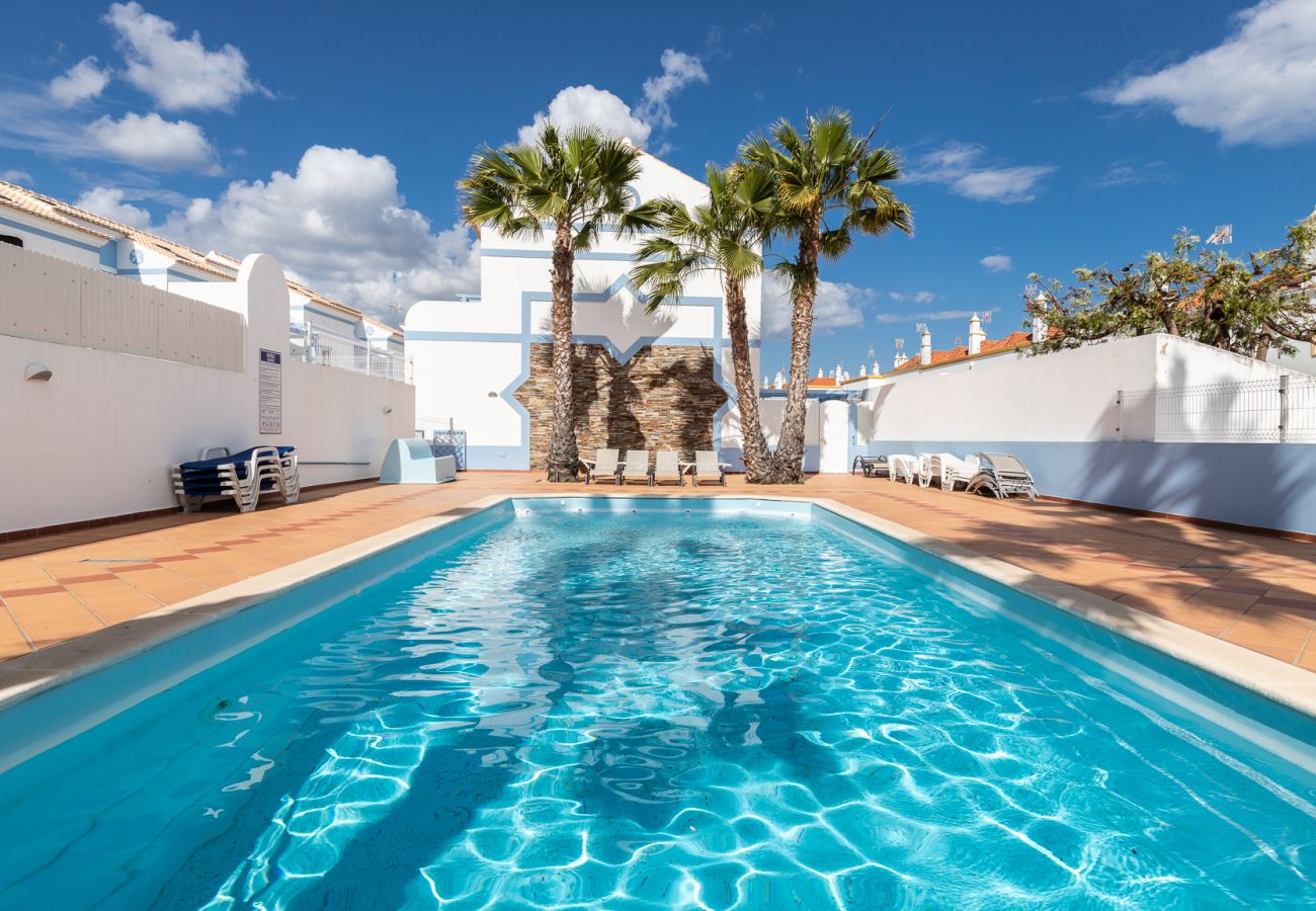 Casa adosada en Manta Rota - Villa de 3 dormitorios en condominio con piscina por AlgarveManta (3V3)