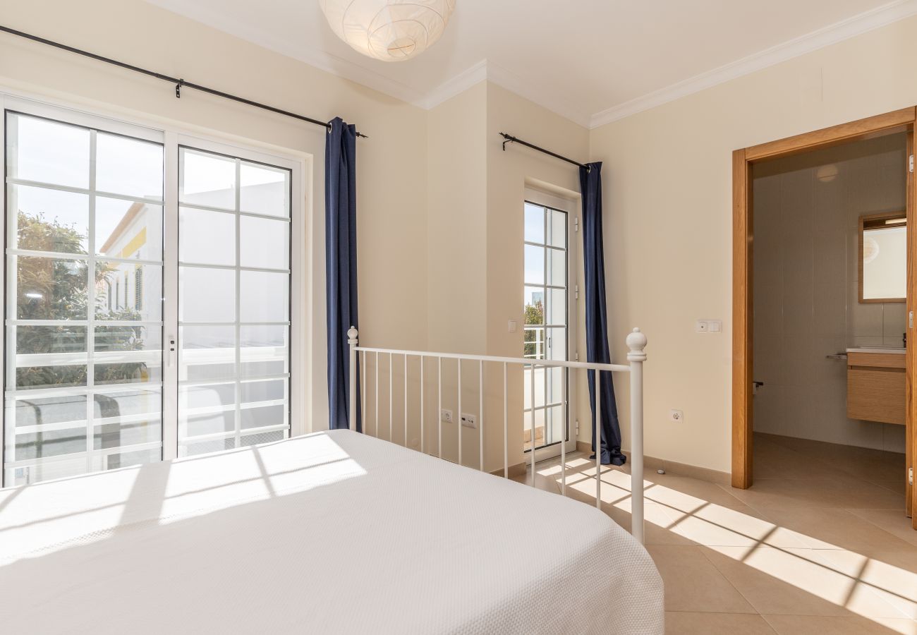 Casa adosada en Manta Rota - Villa de 4 dormitorios con patio by AlgarveManta (2V4)