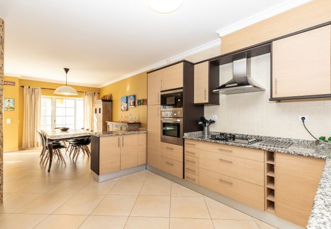  en Manta Rota - Villa de 3 dormitorios en condominio con piscina por AlgarveManta (19V3)