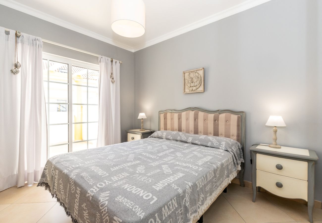 Casa adosada en Manta Rota - Villa de 3 dormitorios en condominio con piscina por AlgarveManta (19V3)