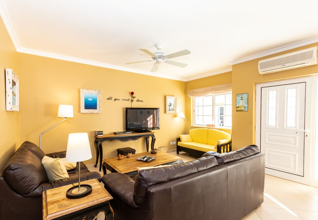 Casa adosada en Manta Rota - Villa de 3 dormitorios en condominio con piscina por AlgarveManta (19V3)