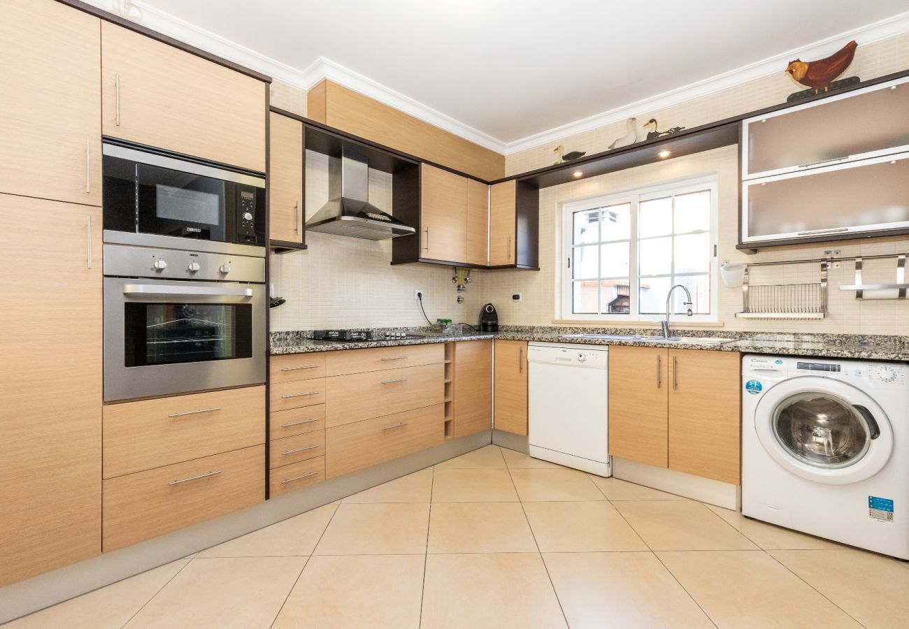 Casa adosada en Manta Rota - Villa de 3 dormitorios en condominio con piscina por AlgarveManta (19V3)