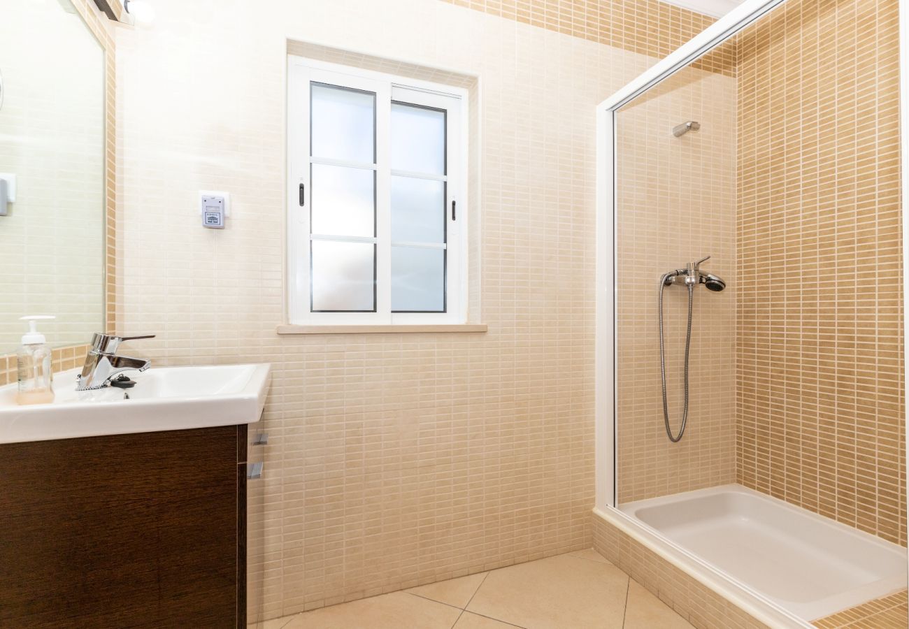 Casa adosada en Manta Rota - Villa de 3 dormitorios en condominio con piscina por AlgarveManta (19V3)