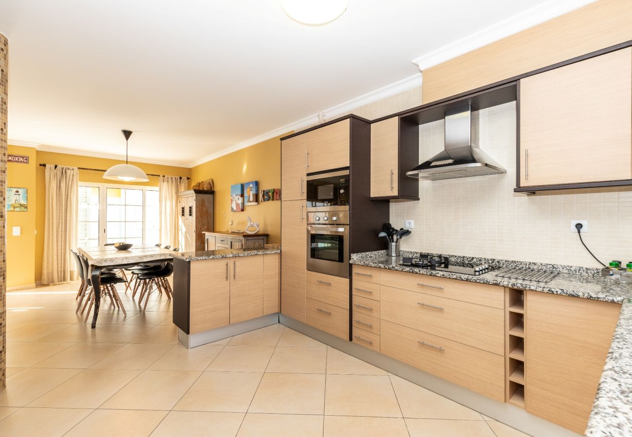 Casa adosada en Manta Rota - Villa de 3 dormitorios en condominio con piscina por AlgarveManta (19V3)