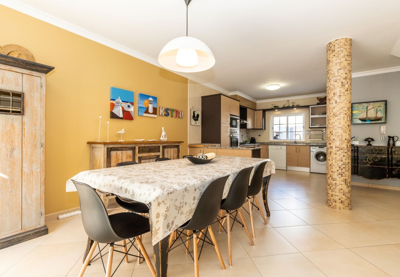 Casa adosada en Manta Rota - Villa de 3 dormitorios en condominio con piscina por AlgarveManta (19V3)