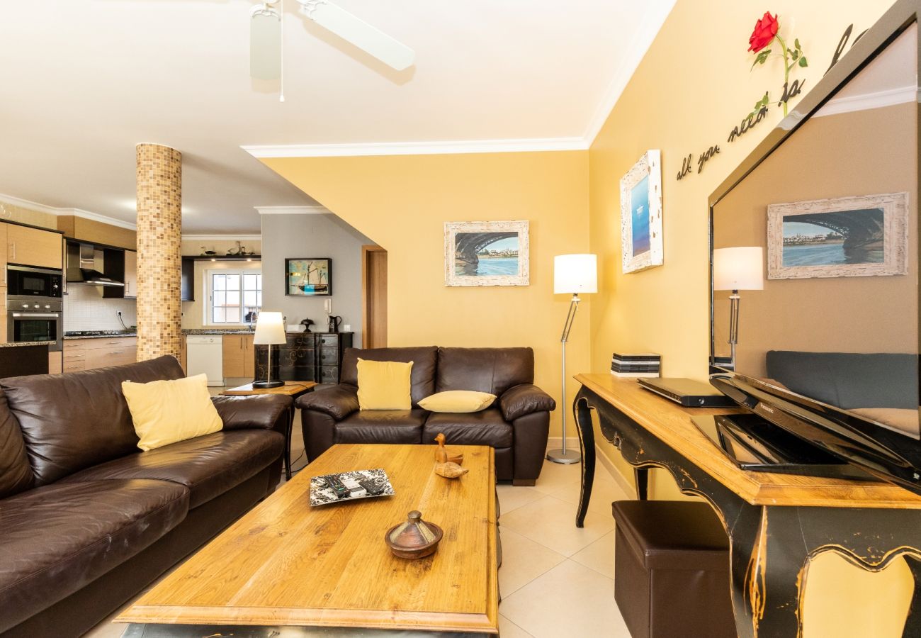 Casa adosada en Manta Rota - Villa de 3 dormitorios en condominio con piscina por AlgarveManta (19V3)