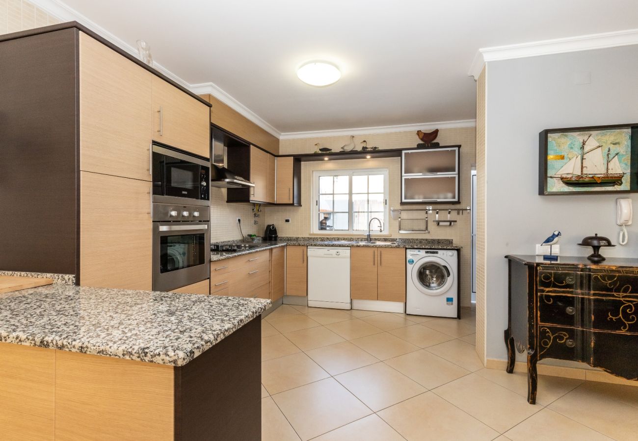 Casa adosada en Manta Rota - Villa de 3 dormitorios en condominio con piscina por AlgarveManta (19V3)