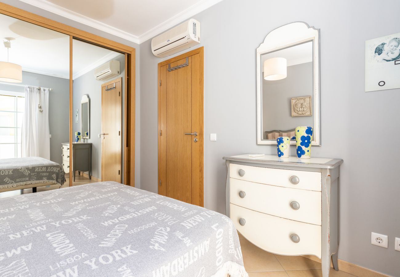 Casa adosada en Manta Rota - Villa de 3 dormitorios en condominio con piscina por AlgarveManta (19V3)