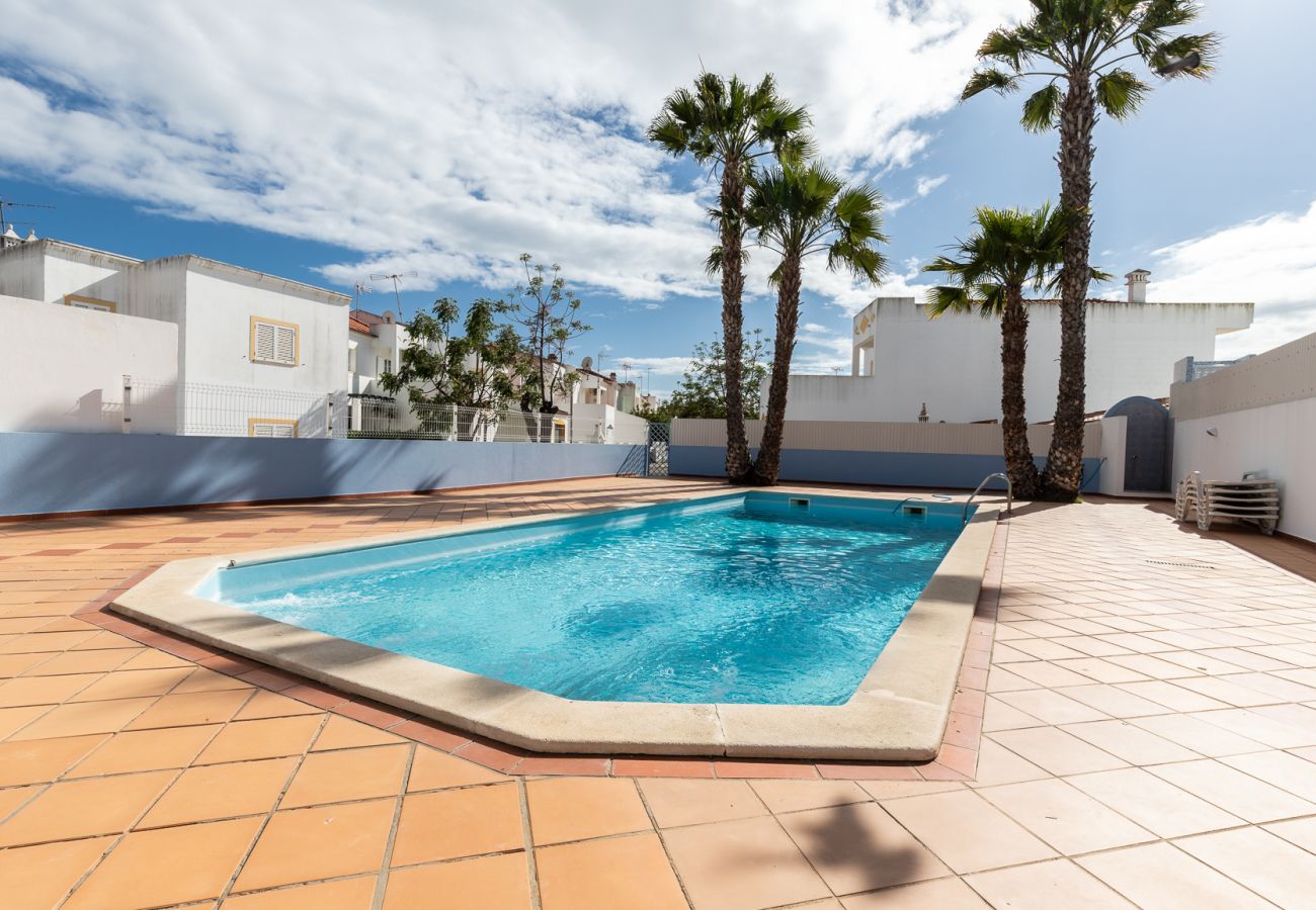 Casa adosada en Manta Rota - Villa de 3 dormitorios en condominio con piscina por AlgarveManta (19V3)