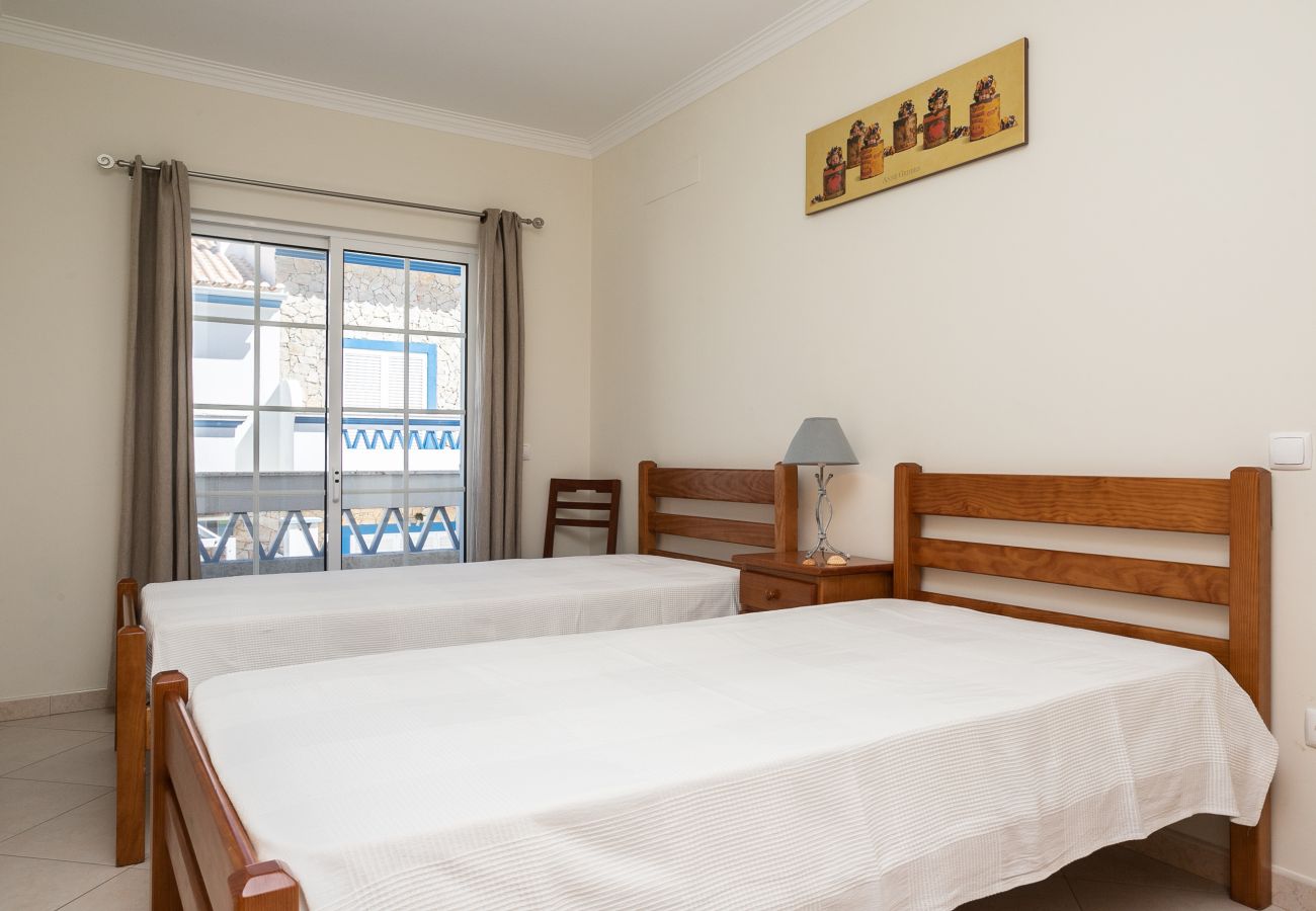 Villa en Manta Rota - Casa de 4 dormitorios con patio, barbacoa y aire acondicionado de AlgarveManta (11V4)