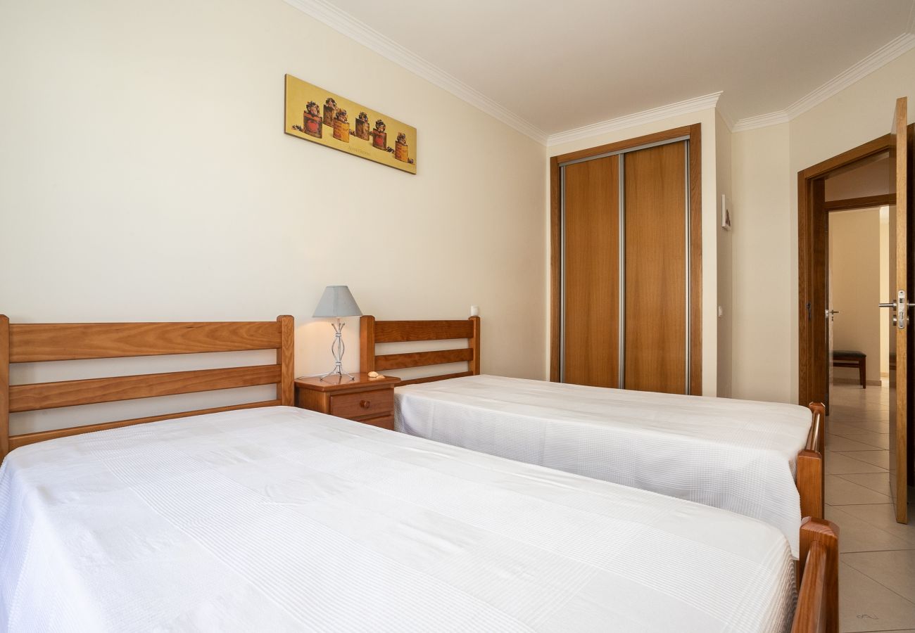 Villa en Manta Rota - Casa de 4 dormitorios con patio, barbacoa y aire acondicionado de AlgarveManta (11V4)