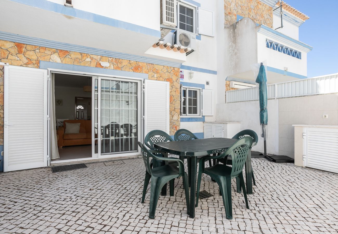 Villa en Manta Rota - Casa de 4 dormitorios con patio, barbacoa y aire acondicionado de AlgarveManta (11V4)