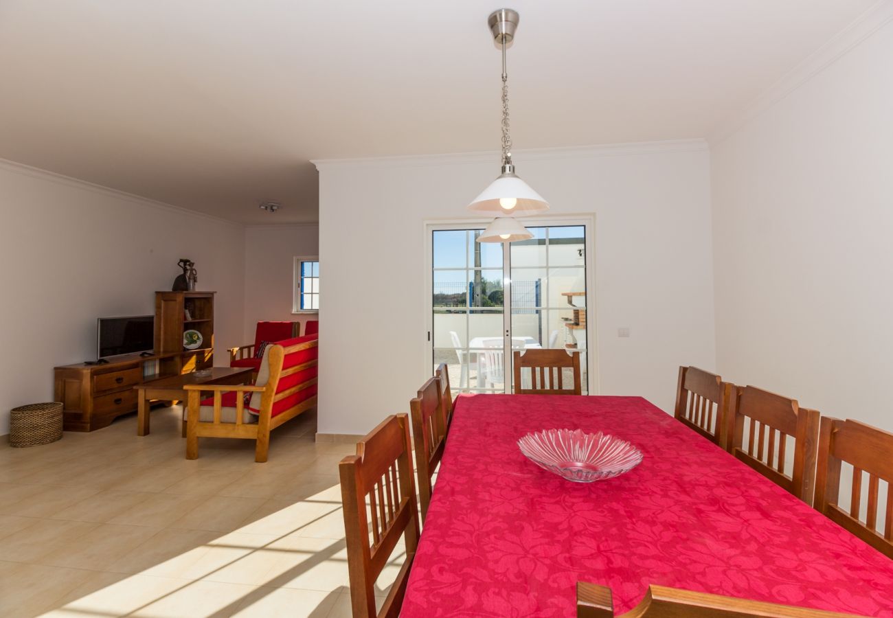 Maison mitoyenne à Manta Rota - Villa de 3 chambres sur la 1ère ligne de plage et Wi-Fi by AlgarveManta (21V3)