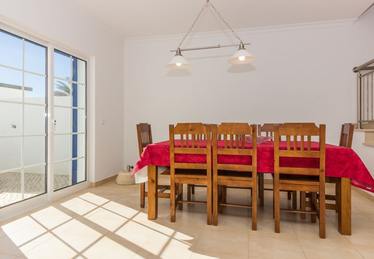 Maison mitoyenne à Manta Rota - Villa de 3 chambres sur la 1ère ligne de plage et Wi-Fi by AlgarveManta (21V3)