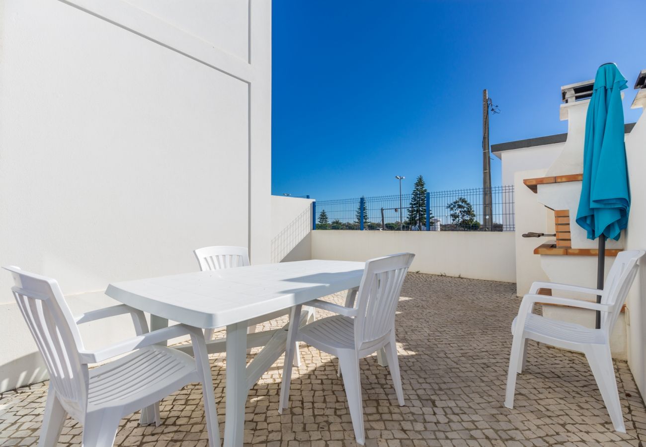 Maison mitoyenne à Manta Rota - Villa de 3 chambres sur la 1ère ligne de plage et Wi-Fi by AlgarveManta (21V3)