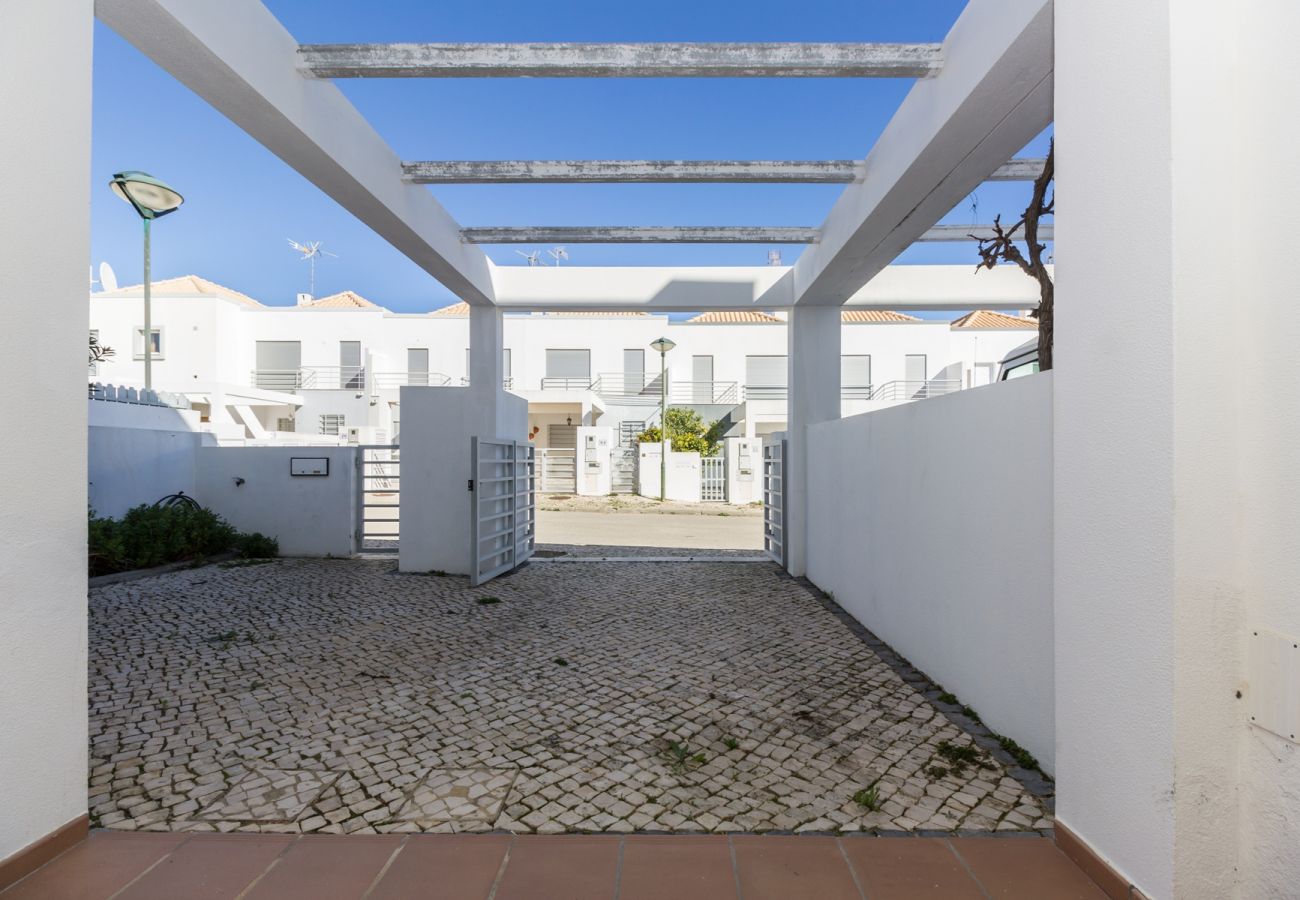 Maison mitoyenne à Manta Rota - Villa de 3 chambres avec piscine privée by AlgarveManta (27V3)