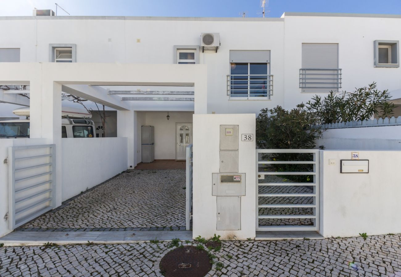 Maison mitoyenne à Manta Rota - Villa de 3 chambres avec piscine privée by AlgarveManta (27V3)
