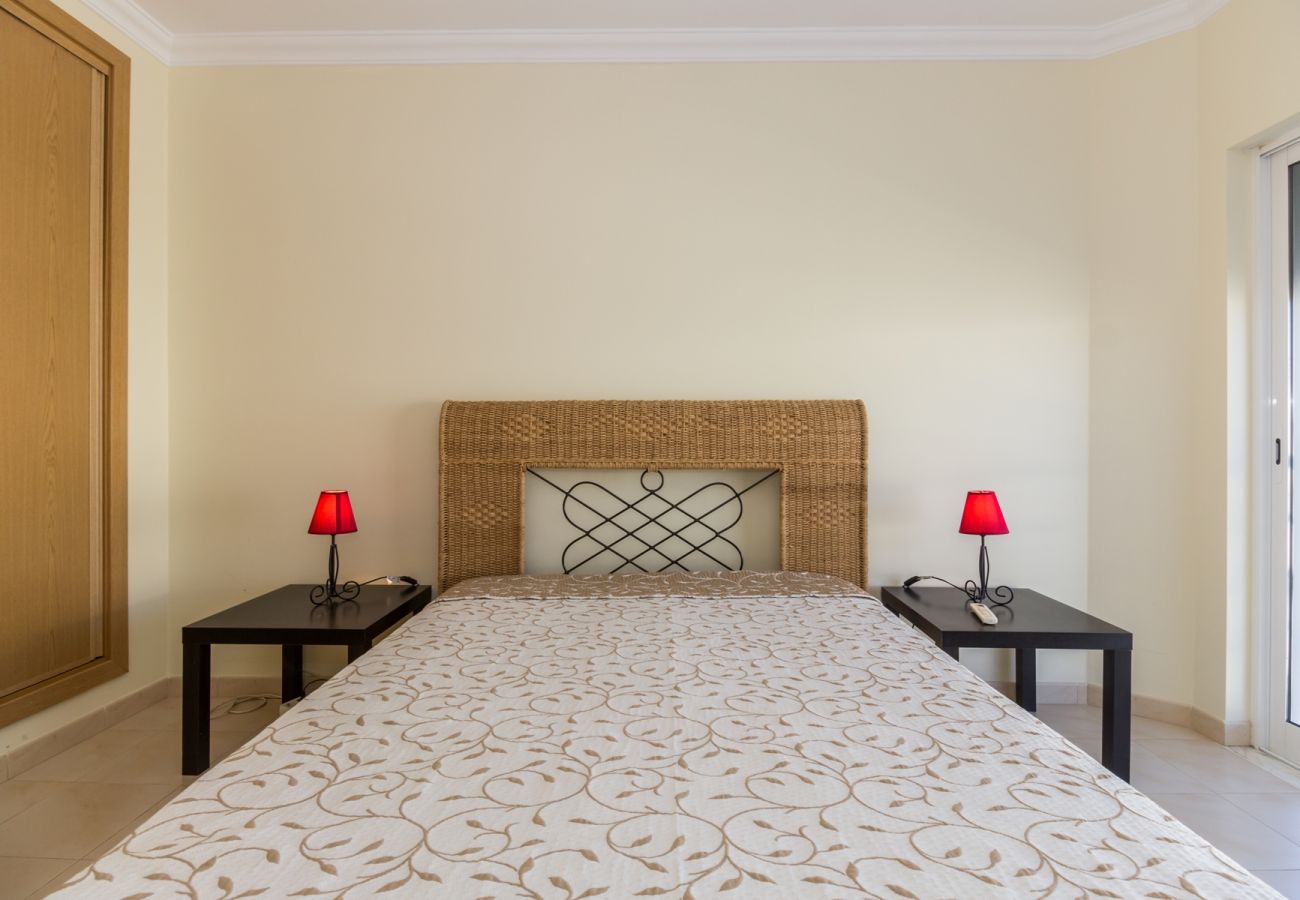 Maison mitoyenne à Manta Rota - Villa de 3 chambres avec piscine privée by AlgarveManta (27V3)