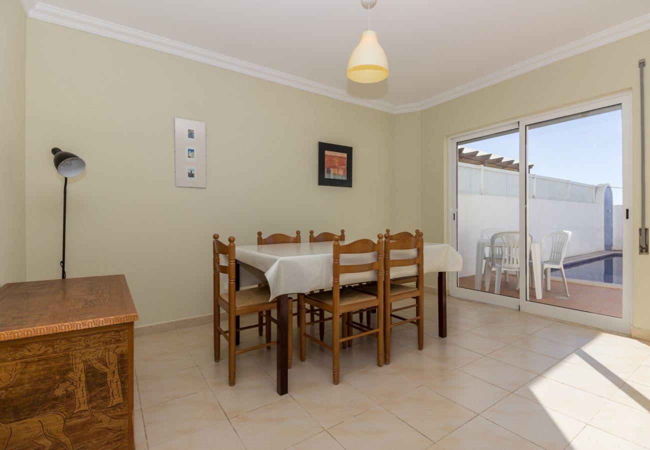 Maison mitoyenne à Manta Rota - Villa de 3 chambres avec piscine privée by AlgarveManta (27V3)