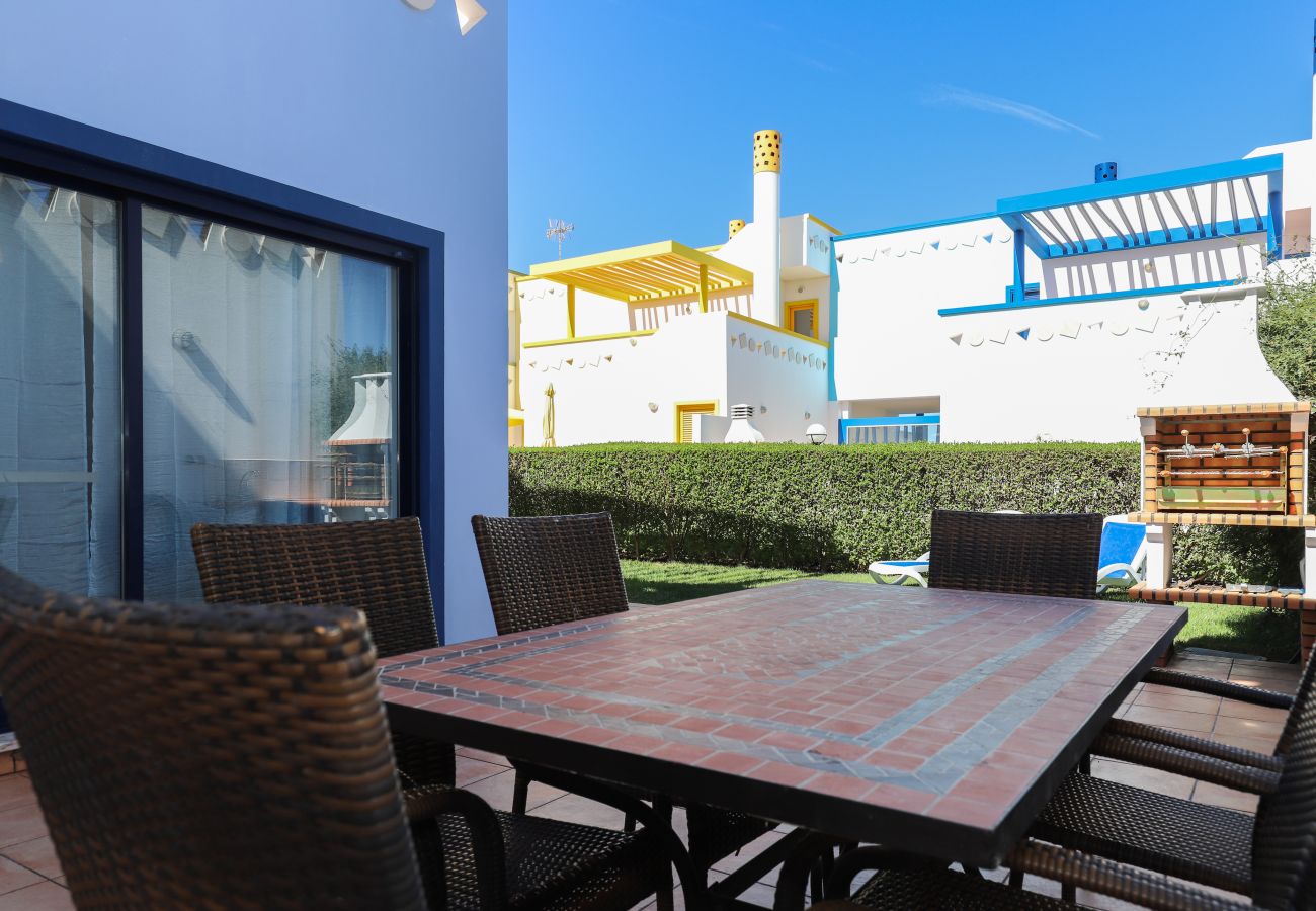 Résidence à Manta Rota - Maison en condominium avec piscine à 650m de la plage by AlgarveManta (51V3)