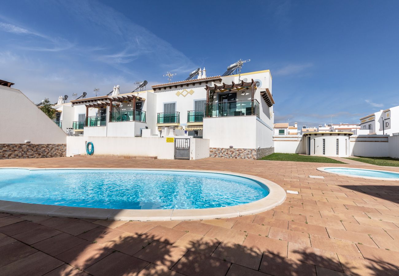 Résidence à Manta Rota - Villa de 3 chambres avec piscine commune by AlgarveManta (1V3)