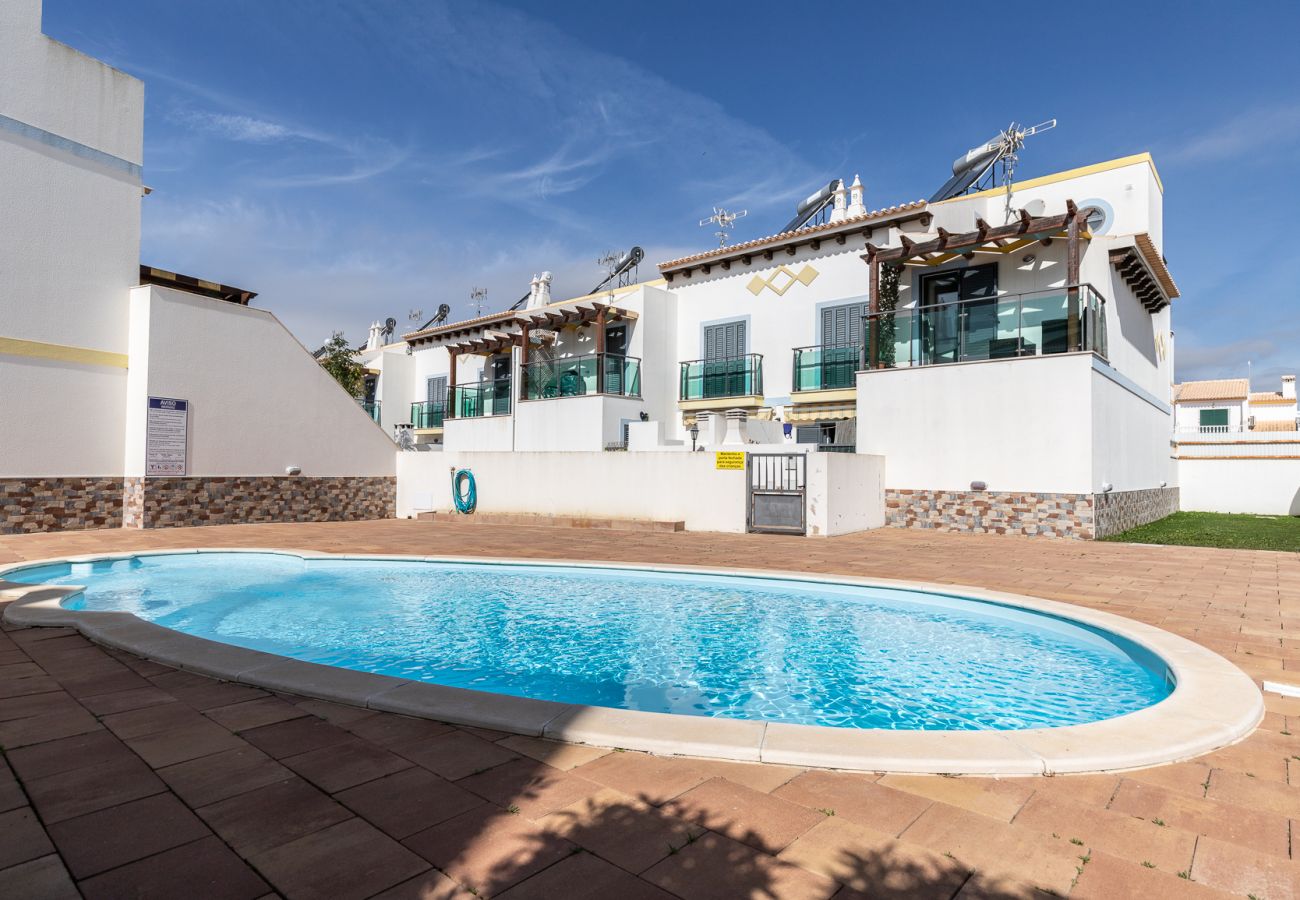 Résidence à Manta Rota - Villa de 3 chambres avec piscine commune by AlgarveManta (1V3)