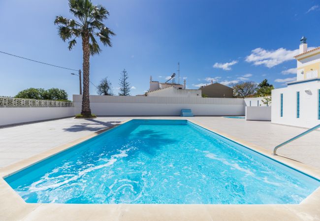  à Manta Rota - Villa de 4 chambres en copropriété avec piscine et WIFI by AlgarveManta