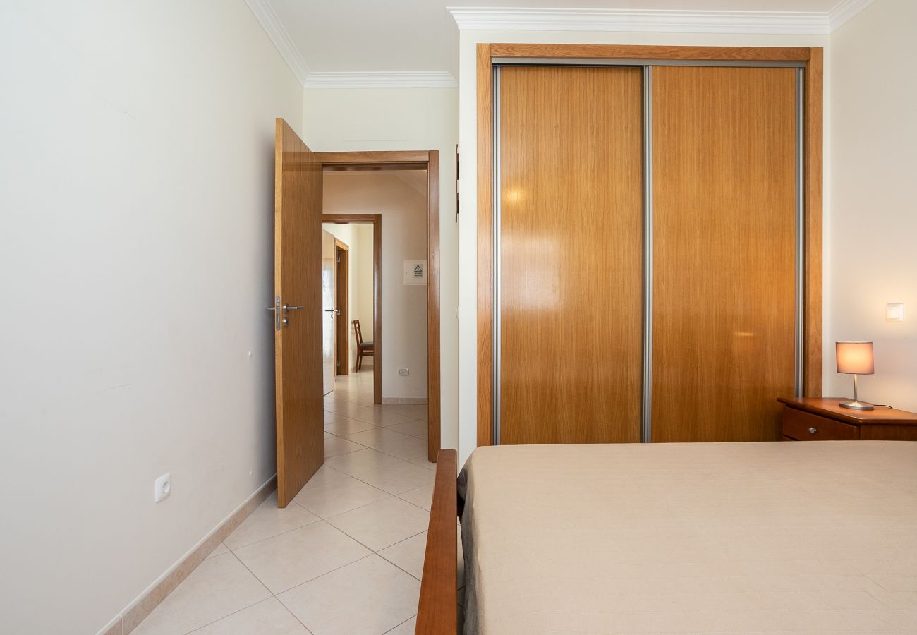 Villa à Manta Rota - Maison de 4 chambres avec patio, barbecue et climatisation par AlgarveManta (11V4)
