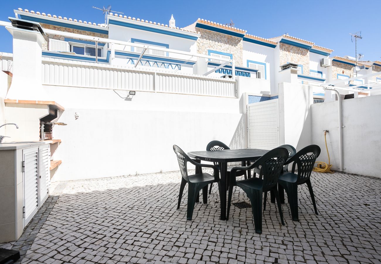 Villa à Manta Rota - Maison de 4 chambres avec patio, barbecue et climatisation par AlgarveManta (11V4)