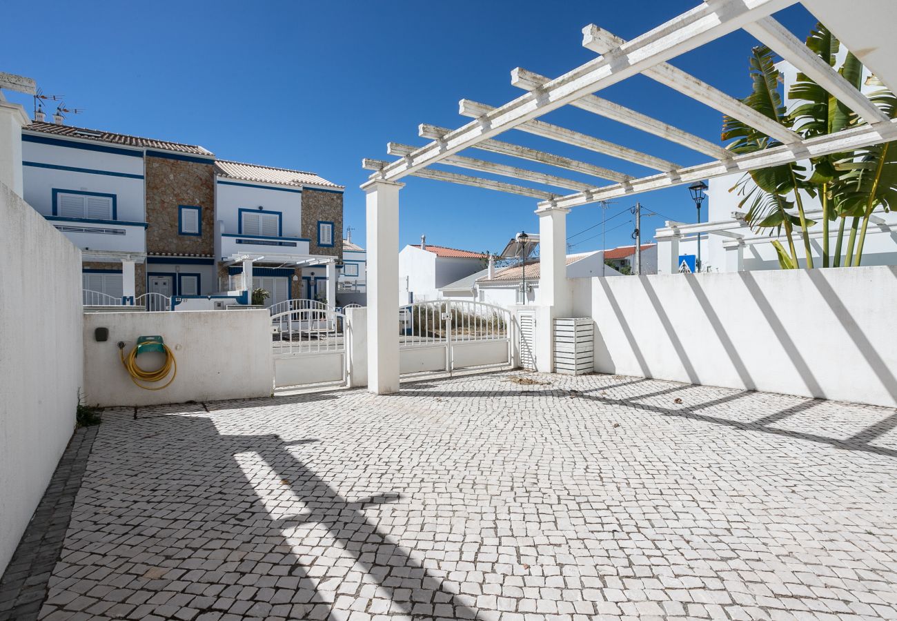 Villa à Manta Rota - Maison de 4 chambres avec patio, barbecue et climatisation par AlgarveManta (11V4)
